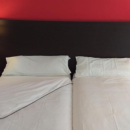 Hostal Meson De Paco Каріньєна Екстер'єр фото